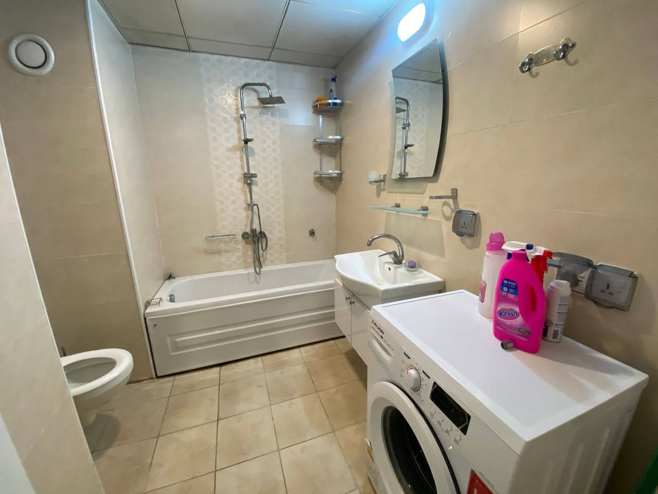 شقه للايجار للبيع منطقه الذهبيه اربيل 
مجمع لايف تاور
الغرفه الصاله مؤسس 
سعر ٣٥٠$
 استفسار على واتساب 
***********
