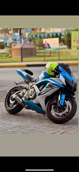 السلام عليكم 
جكسر 2009/750 
الدراجه جاهزه ونقصها اشياء جدا بسيطه
كير ومكينه خير من الله وكفاله 
برمجة امريكا بيها / السعر 35
 للاستفسار ***********
