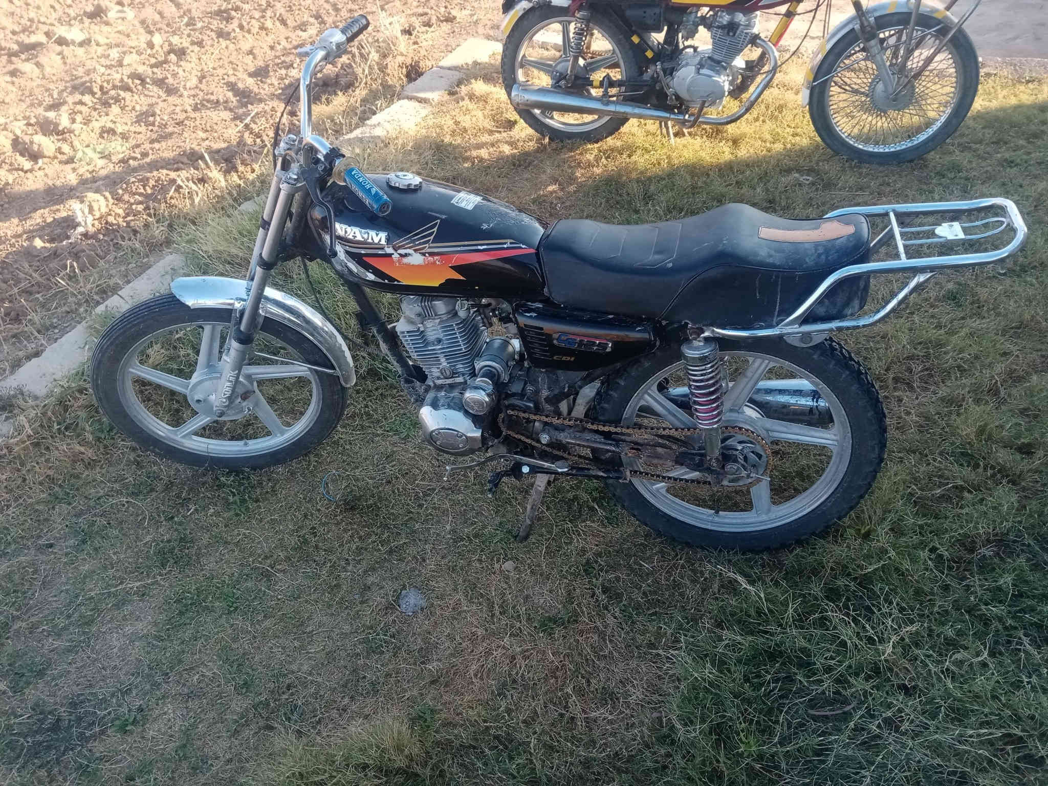 السلام عليكم.  دراجة للبيع بارت خمسه كير نضيف نشاط فول محرك نضيف  السعر 210او بي مجال  ***********   مكان الحويجه
