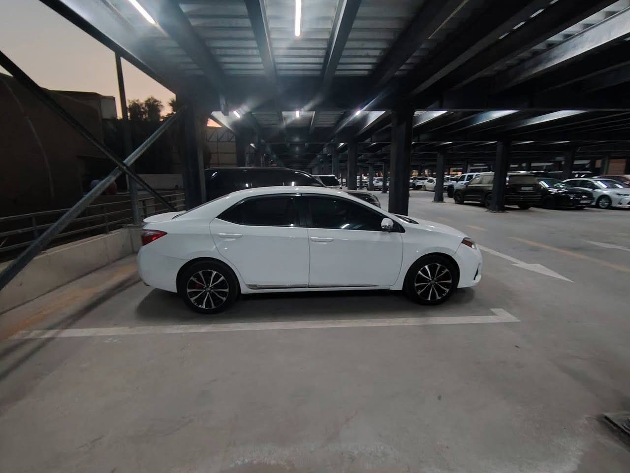 سلام عليكم كورلا موديل 2016  وارد امريكي
سياره جديد حادث فقط باب الصدر قطع وحد صبغ باقي سياره كفال عام محرك كير كل بشرط تخم تاير جديد قبل سبوع شاده وباتري جديد سياره  مواصفات S  اشاير بل مري كشنات سبورت حضن شفتات  بل ستيرن ونضام سبورت  اربع دسك  فول مواصفات عد الفتحه  سعر  138   هاذ رقمي *********** مكان سياره مجمع بوابت العراق
