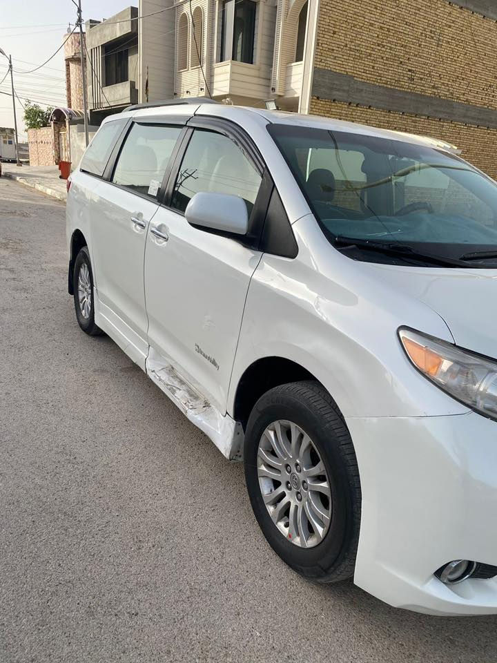 سيارة سينا موديل 2017 اعلى فئة
محرك 6 سلندر
8 راكب
محرك وكير كفالة
تبريد كهربائيات جاهزة
بوب كهربائي
ماشية 200
رقم اربيل 
فتحة سلايد قمارة
تحويل مباشر
كشنات جلد
ناقصها حدادة وتخم تاير 
حادثها جاملغ وباب وبيهن صبغ للجمالية
مكاني واسط / الكوت
بـ 180 وبيها مجال


**إذا كنت صاحب هذا الإعلان وتريد حذفه لأي سبب، رجاءا أرسل رسالة إلى الدعم الفني**