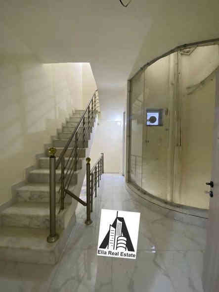 مكتب إيليا للعقار  
للإيجار في السيديه

بيت نظيف جداً وجاهز 

مساحه 50 متر 

يحتوي على : 

الطابق الارضي . طرمه صغيره واستقبال ومطبخ وصحيات ومنور 

الطابق الاول . غرفه نوم وصحيات 

الطابق الثاني . غرفه نوم و صحيات وسطح ..

الموقع السيدية الضباط ام الكطن 

الايجار 750 الف 

مطلوب عائله صغيره 

للاستفسار اكثر 

***********

***********
