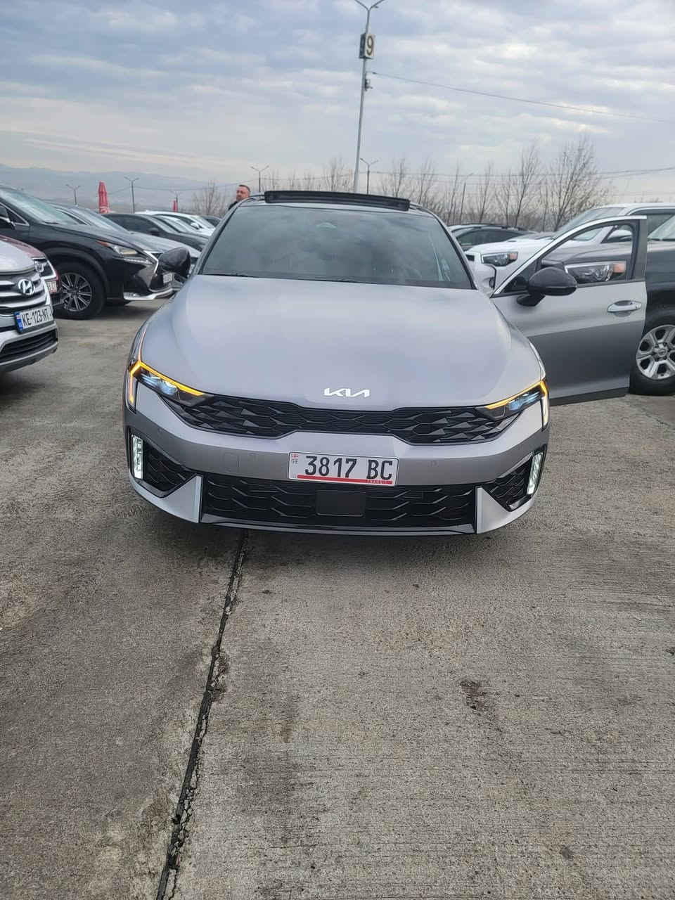 السيارة للبيع من جورجيا تبليسي العاصمة الجورجية 🇬🇪 
كيا K5 موديل 2025 جي تي لاين، 
المسافة المقطوعة 20الف 
السيارة بحالة ممتازة 
المعروضة بالسعر جورجيا 148ورقة


**إذا كنت صاحب هذا الإعلان وتريد حذفه لأي سبب، رجاءا أرسل رسالة إلى الدعم الفني**