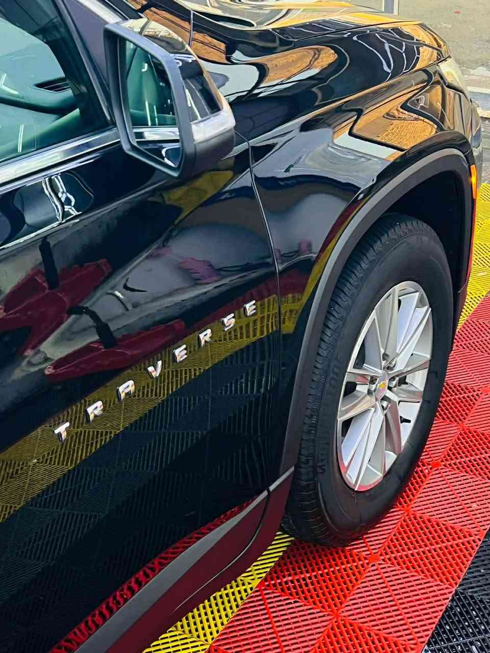 السلام عليكم 
ترافرس 23 ٦سلندر بغداد باسمي 
ماشية ٢٥ 
مواصفات LT
رادارات جانبية وخلفية وامامية 
داخل ملكي 
جنطة كهرباء 
شاشة جبيرة قاصه
فورويل 
حادثه جاملغ وبنيد مبدلات إصليات بدون دواخل إرباك دركة فقط ومبدل 
الجاملغ نفس اللون بس البنيد مصبوغ 
مكانها ديوانية سعرها ٢٣٠ 
*********** تفاصيل كامله بدون مراوس
