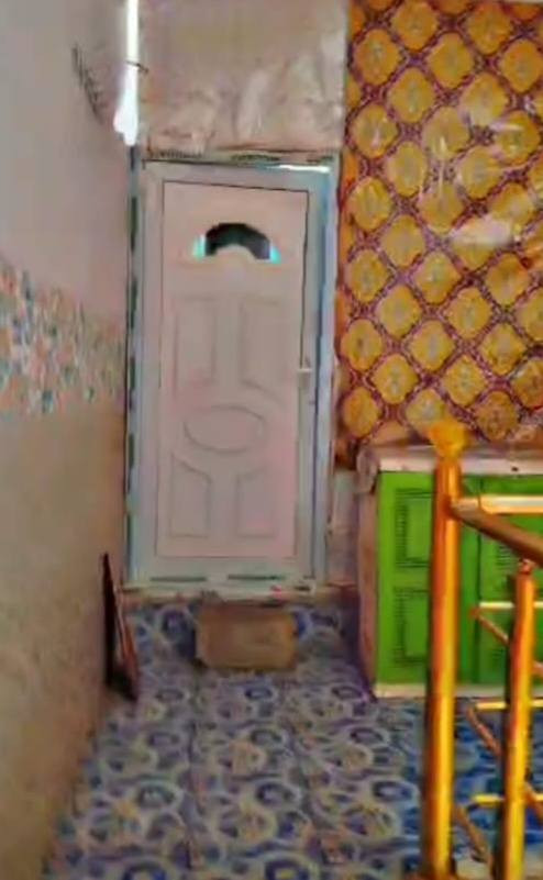 مشتمل قاطين قريب روضه الوليد وشارع دبي  قرب مولده سيد رزاق جاهز من كل شي  ماطور وتانكي وكيزر +مفروشه يتكون من صاله 7ونص*4 ارضيهه
القاط الثاني غرفه بيه سبلت 5*4+صحيات ومطبخ +طباخ +كنتور زغير
ملاحظه فاتورت كهرباء وماء مدفوع  سعر 250قفل📞 ***********
ملاحظه يرهم صالون
