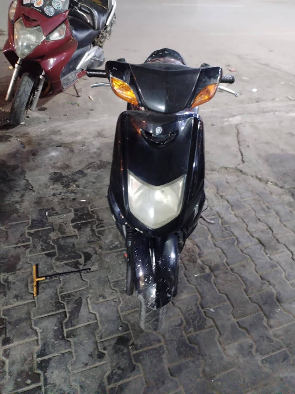 السلام عليكم دراجه للبيع المكينه مكفوله بيه نواقص بسيطه ودواسه رجل وبريك خلفي دراجه نضيفه خير من الله مكاني الحريه  ***********
