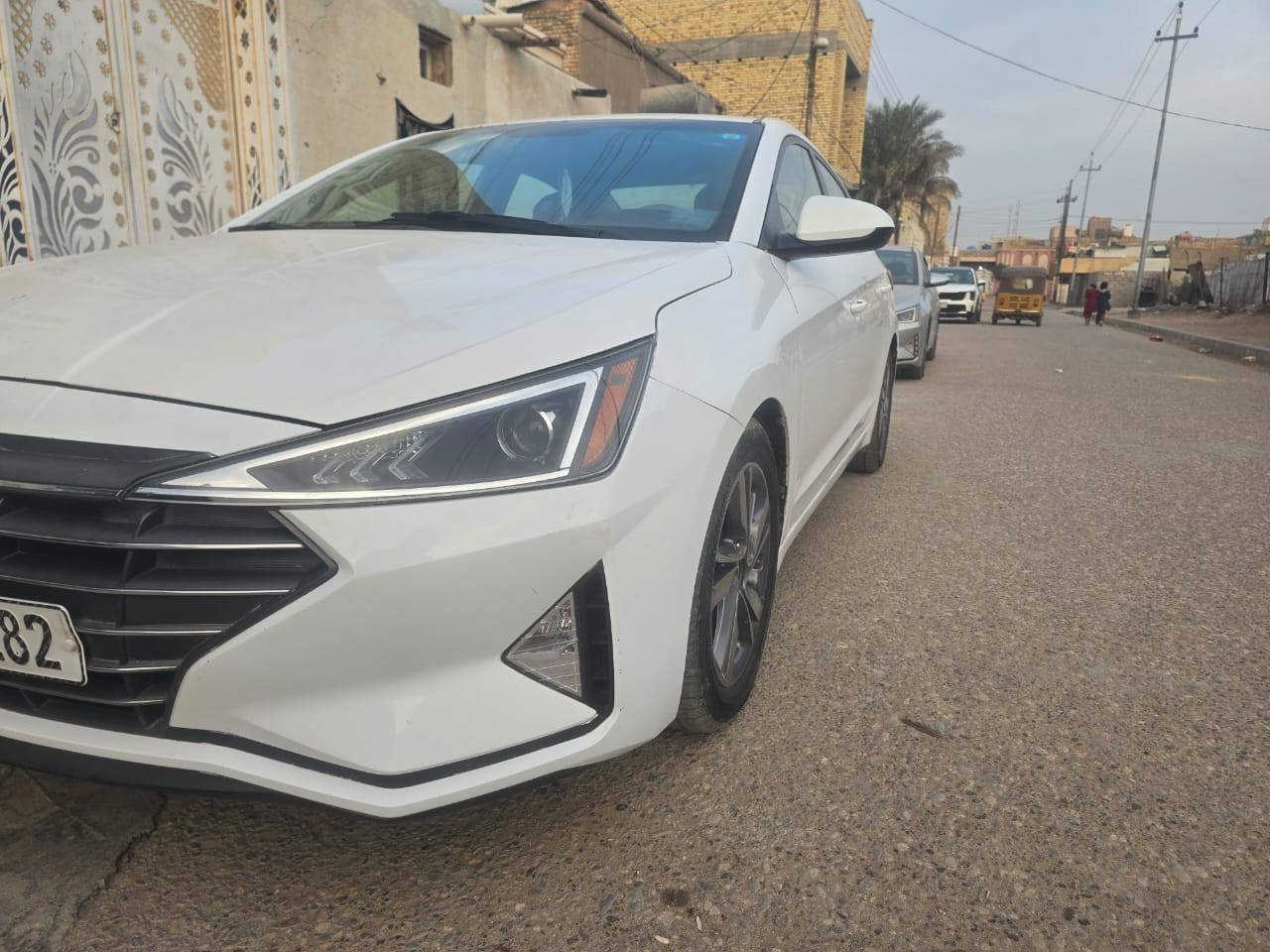 السلام عليكم سياره ألنترا أمريكي حادث بنيد مامتواجد على الفيس بوك الاستفسار على هذه الرقم ***********
