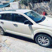 جورني للبيع سته سلندر سبعه راكب لون أبيض للاتصال 07707372596
