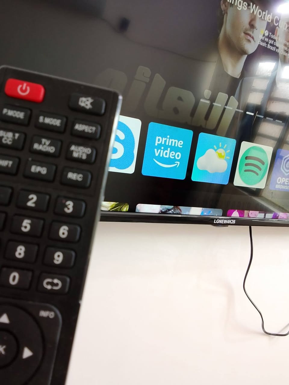 📺 شاشة سمارت 42 إنش للبيع
شاشة LED Smart TV بحالة ممتازة جداً، استخدام خفيف جداً وما بيها أي عطل ✨
تشتغل على الواي فاي وفيها تطبيقات جاهزة (أفلام، موسيقى، يوتيوب) 🎬🎶
🔹 حجم 42 إنش
🔹 صورة واضحة وصوت قوي
🔹 مناسبة للبيت أو الغرفة
🔹 استخدام قليل جداً
السعر:175 ألف دينار (قابل للتفاوض) 
📍 الموقع: النجف
للتواصل خاص


**إذا كنت صاحب هذا الإعلان وتريد حذفه لأي سبب، رجاءا أرسل رسالة إلى الدعم الفني**