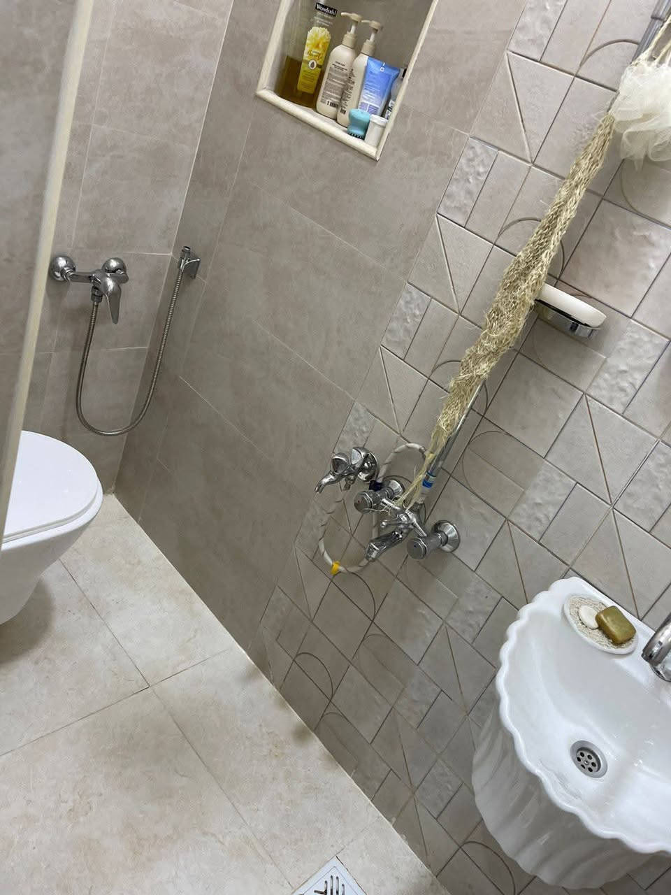 دار سكني للبيع 🏠 مطلوب اسكان 63 مليون 

المساحة  : 200م السعر مناسب جدا

العنوان  : حي الضباط خلف المول قرب فوج الطوارئ 

              ((طابو    صرف ))
⬇️⬇️⬇️

التفاصيل : بناء 2025 كونكريت مسلح 
الطابق الاول  / 2 غرف نوم + صاله + استقبال + مطبخ+ مجمع صحيات داخلية وخارجية

الطابق الثاني صاله  كبيره نقص غرفتين بالوجه 

             *️⃣*️⃣*️⃣*️⃣*️⃣

لمزيد من المعلومات والاستفسار مراجعة مكتب الكرعاوي للعقار
  
العنوان  حي الصدر الاول . سايدين النسر. قرب بانزين خانة انوار الكفيل الاهلية 

 ارقام الاتصال ✅
***********📞
***********📞

✅ او مراسلة الصفحة♦️

✅ ارقام الهواتف تحتوي على واتساب🟩
