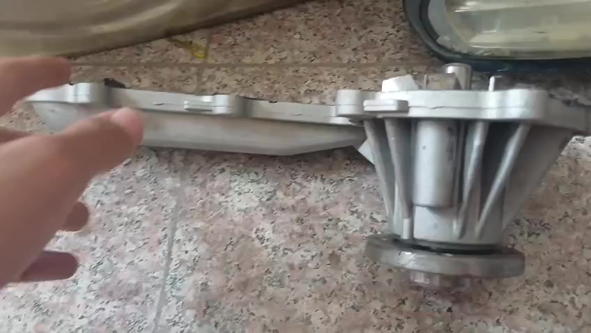 عندي زوج لايتات مال نيسان باترول ٢٠٠٨
واتر بم اشتريته مال تفصيخ عود شديته على سيارتي ما نشد للبيع قيمهن واخذ 
مكاني بغداد 
***********
