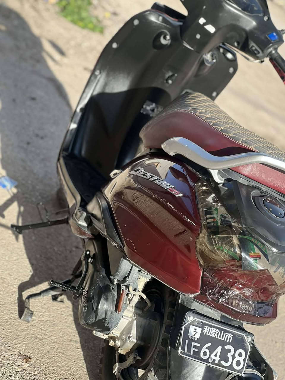 ماطور اوتوماتيك هندي محرك 125ss نضيف ما يحتاج اي شي محرك نضيف لا صوت و بخار صرف البانزين قليل بيه عداد 120 تايرات جدد سعر 800 وبيه مجال للستفسار خاص او تعليق ***********
