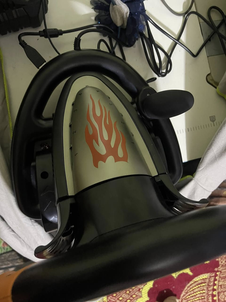 السلام عليكم بلي 4سلم اون لاين جهاز لوك ستيكر ممفتوح جهاز كلشي مابي وياه دركسون و٣اقراص وياه يوبي اس 850 مثل مموضح بل صوره سعر ٣٥٠وبي مجال رقم ***********
