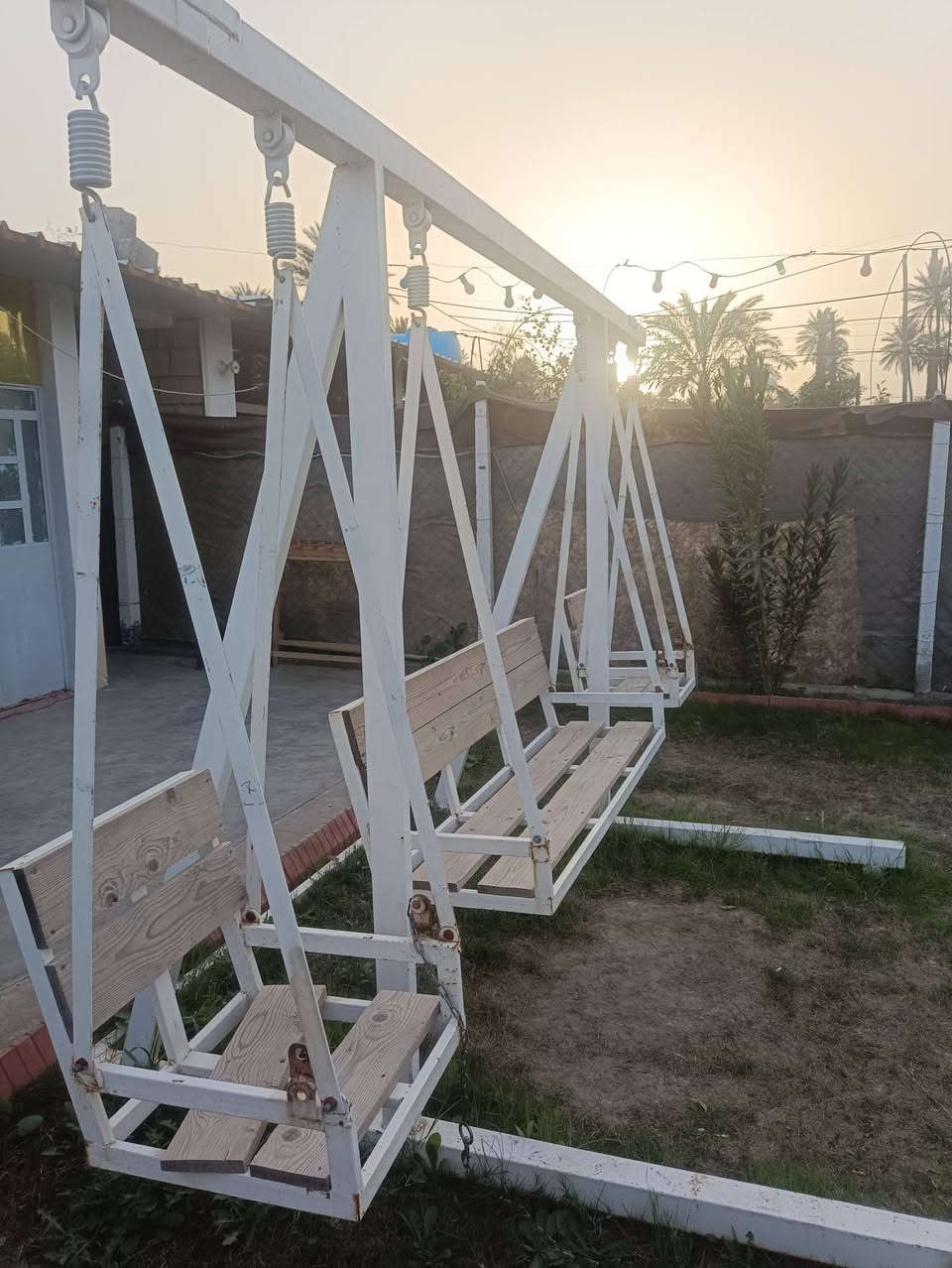 السلام عليكم
مرجوحه للبيع حديد ثقيل (توصى وليس سوكي) ثلاث مقاعد متلاسقه واثنين منفصلات.      ***********
