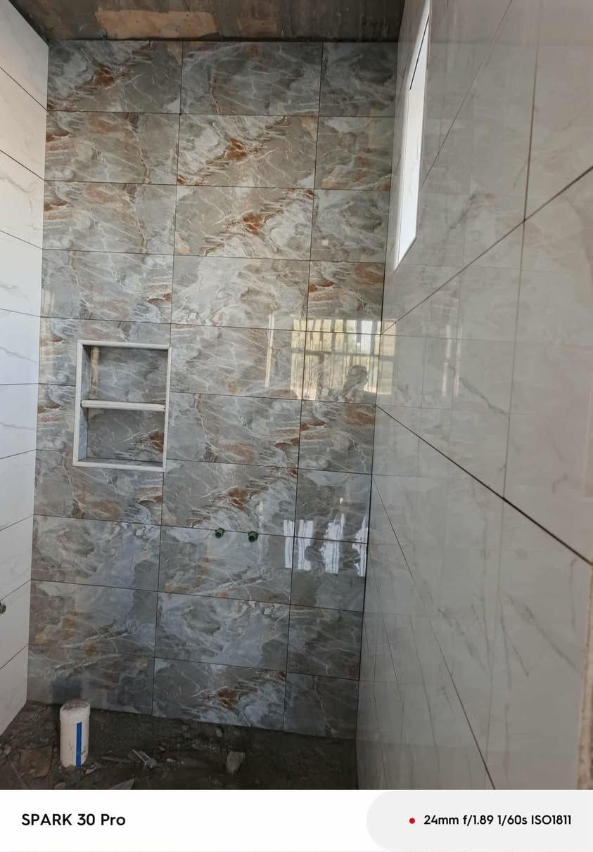 كادر مصري شغل درجه اولى سراميك ومرمر وكاشي وبايات ***********
