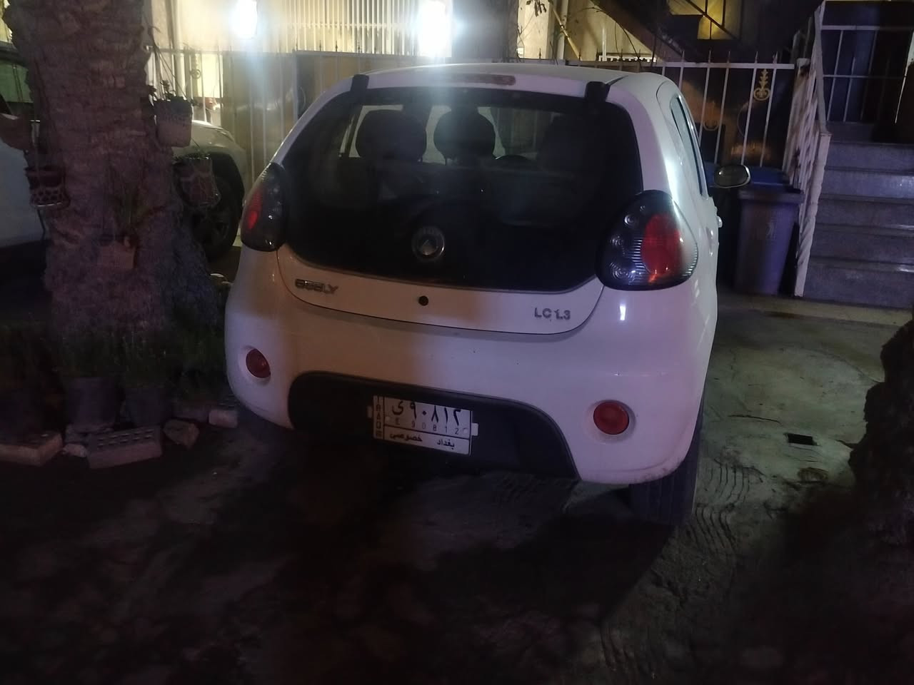 جيلي باندا ١٣ 
نظيفة جدا استخدام جدا قليل 
كلشي بيها بلادي مكفوله من كلشي 
بيها بس هاي طخة جاملغ 
كلشي شغال  تبريد جام كهرباء مري كهرباء ويل كب 
كير و محرك أخو جديد  
الموقع شارع فلسطين 
السيارة متروكه و ينرادلها حمام فقط  
السعر ٥٠ ورقه 
تلفون ***********
السيارة ب اسم والدتي و تحويل ثاني يوم
