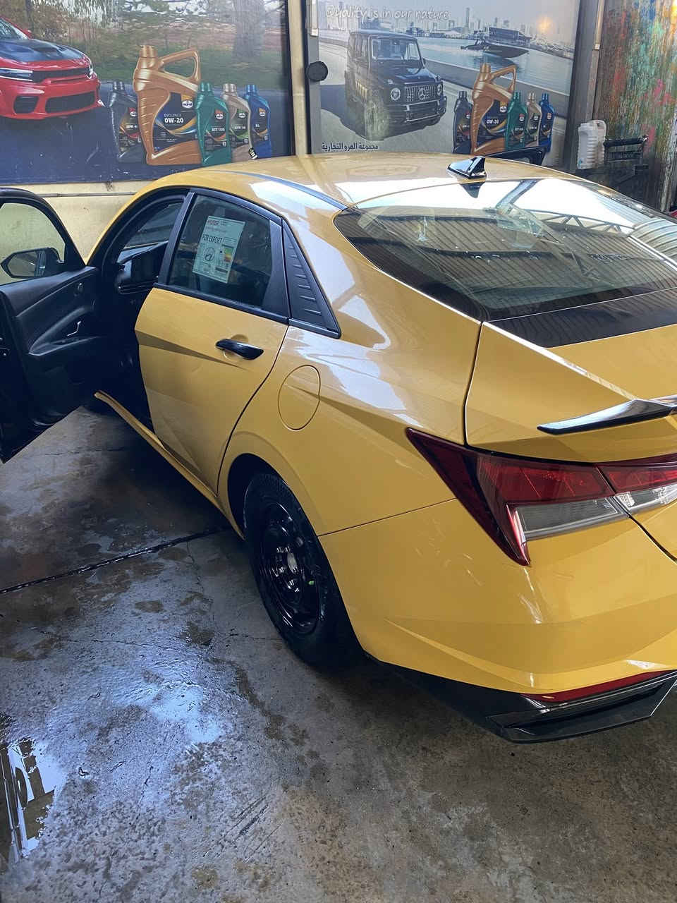 السلام عليكم النتره ورد امريكي مديل 22 سياره جديده معنه الكلمه ماشيه 77 ميل   بيه منضومه غاز مكينه دوش 2000 حدثه حلو جملغ الخلفي  سياره  جهزه من كلشي من تيرات جديد باتري جديد تبريد ثلج ❄️❄️❄️. منضومت زنون اصفر. حدايده جديده. سياره حلوه اني اتكفل الغرامات ولهيهه. السعر المطلوب.   145 وبيه مجال. العنون السياره نجف.  ولعنده مراوس  ب ٢٠ لنتره استفسار *********** وبيه سمعات دمام اصيات سعرهن 400 دولار ويا السياره
