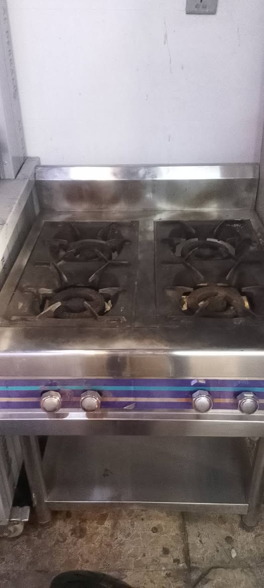 فرن بيتزا 🍕 طابقين نظافته 90+قلاية فنكرحوظين ،،+طباخ أستيل أربع عيون ***********
