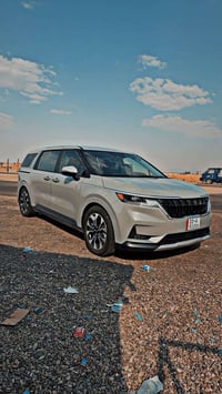 السلام وعليكم كرنفال موديل 2024 ماشيه 132 الف كيلو  بدون ايرباك حادثها...