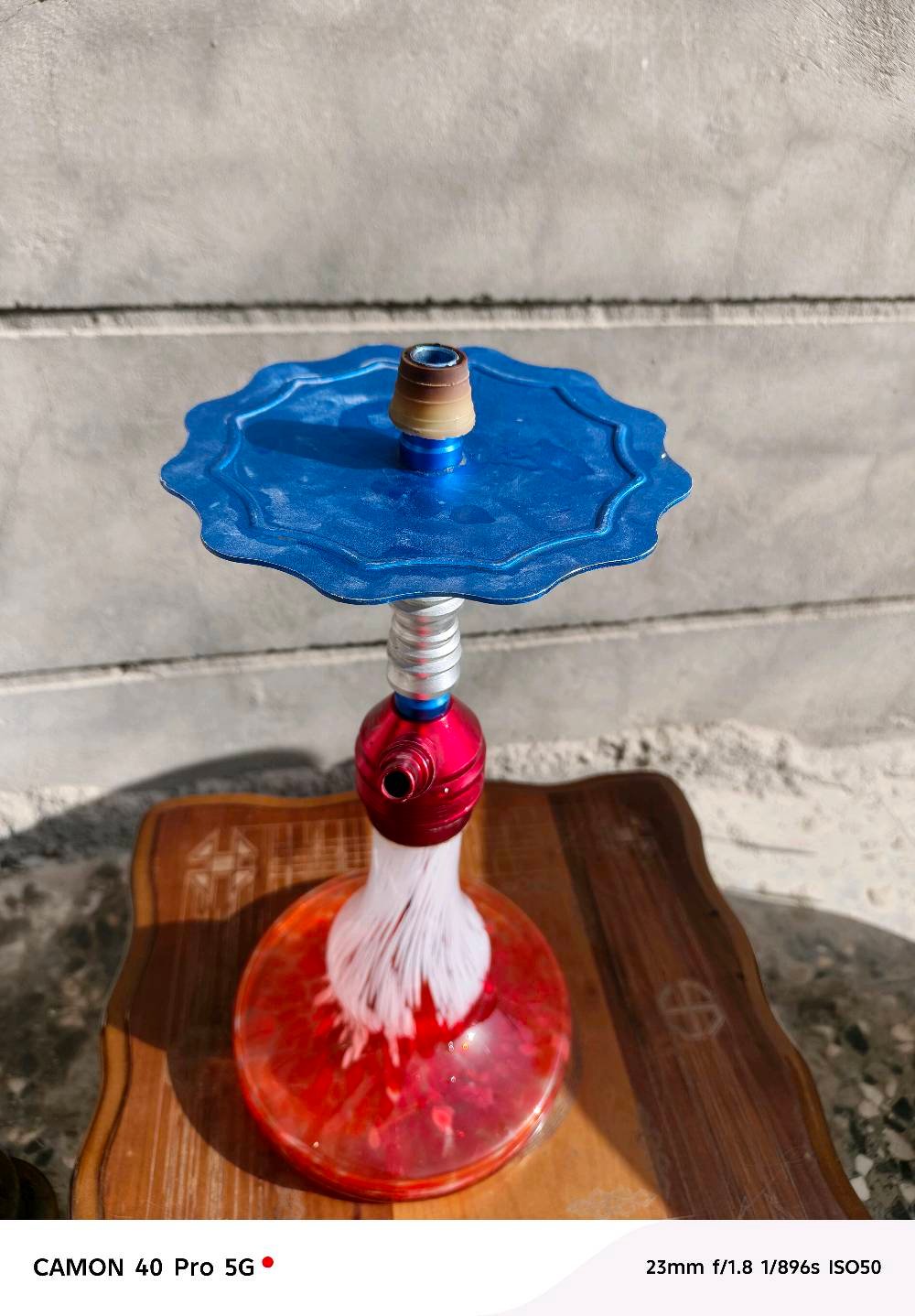 نراكيل اثنين للبيع او مراوس حسب القناعه خشب والاماني سعر ٤٠ الف نفس وطعم وكثافه العنوان بغداد العبيدي حي الرئاسة الثانية شارع ١٥