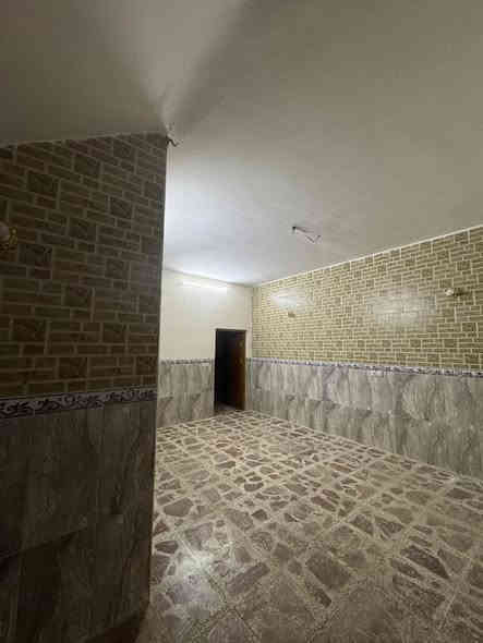 سلام عليكم
دار مساحة ١٧٠ متر 
من ضمن القرية قرار ١١٧ 
موقع كلش ممتاز قرب المدرسة 
يحتوي الدار على: 
الطابق الاول: كراج سيارة و حديقة و استقبال و مطبخ وهول كبير وغرفة نوم وخدمات.
الطابق الثاني: غرف نوم عدد٢ و بيتونة كبيرة وخدمات 
للاستفسار الاتصال
***********
او زيارة المحل
موقع المحل: بغداد/ الراشدية_ مقابيل مستشفى حماد شهاب ( الشهيد ضاري الفياض ) او مقابيل مجمع الابرار السكني_ منطقة الانتصار_ قرب شبكة كورك
