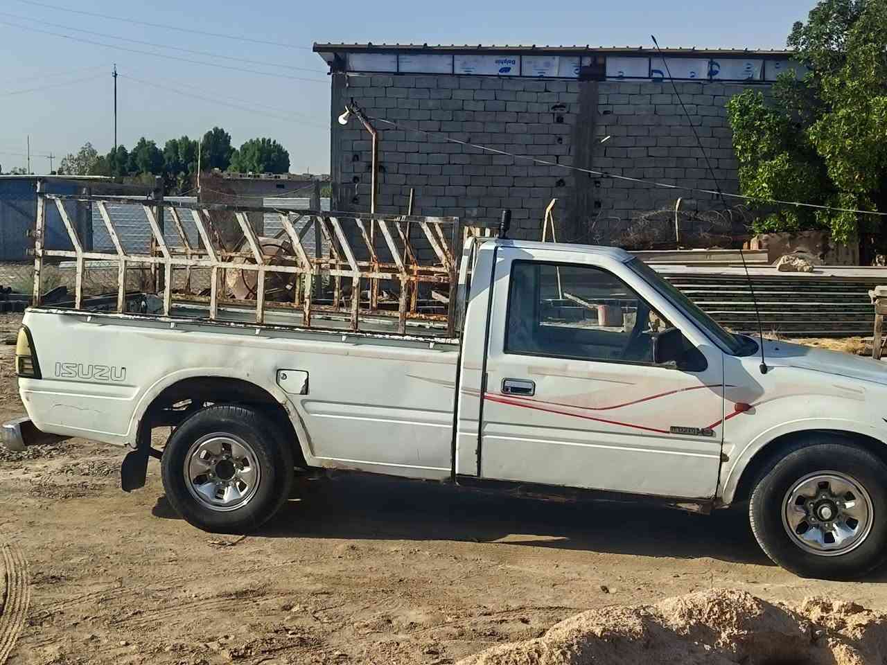 السلام عليكم سياره ازوزه البيع 5جنكال كير ومحرك واكسن جسي وتايرات جيس جاهزه من كلشي مكاني ناصريه الرفاعي *********** ///***********
