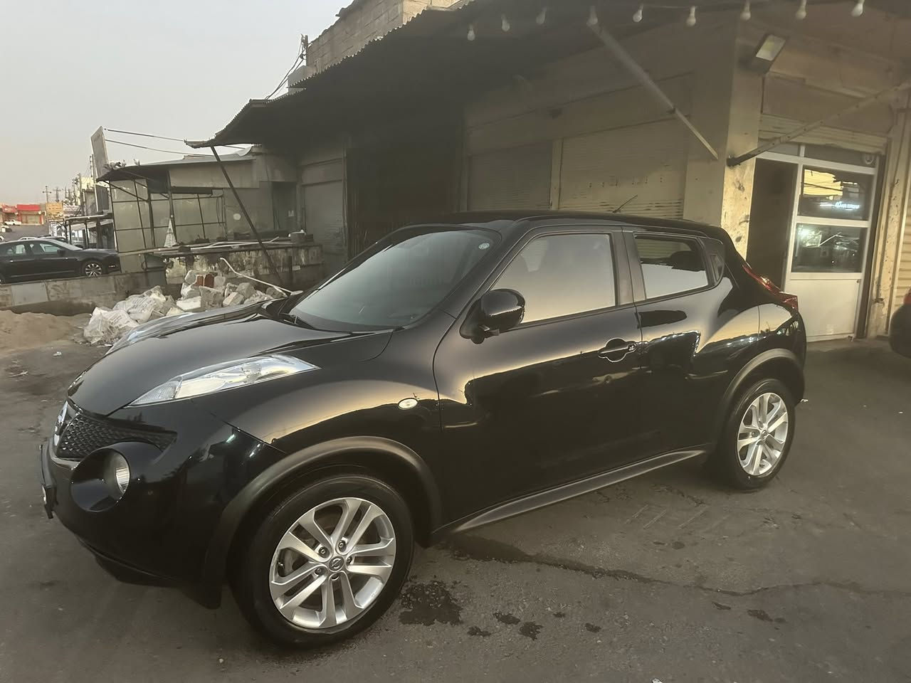 نيسان جوك
موديل /2012
بدون قطره صبغ مكفوله كفاله عامه
سنويه جديدة وارقام الماني 
مواصفات خليجية
بصمه مرايات شفط SV
محرك  كير شرط
ماشيه 123 الف كيلومتر
بدون تعديل بدون شخوط جديده 
المكان سليمانيه 
السعر/دفتر 10000 آلاف دولار
للاستفسار/***********
