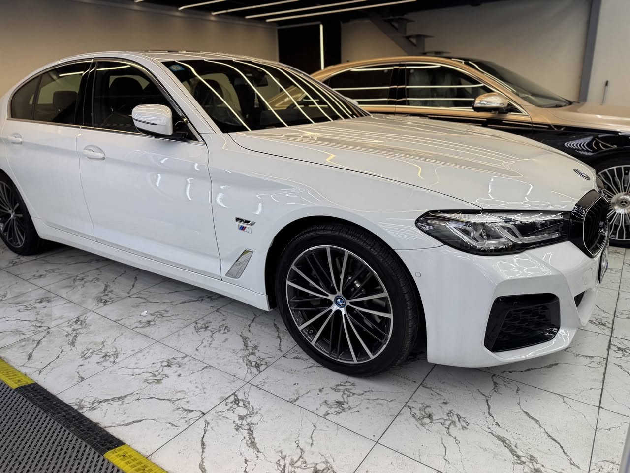 BMW 530E
مكلف بالنشر
هايبرد بلك ان
ماشي 35 mi
كت M
وباقي المواصفات المعروفه
معاها شاحنه
السياره بدون ايرباك
حادث جاملغ امامي جهة سايق وشويه من البنيد
السعر 33 وبي مجال 
للاستفسار واتساب ***********
