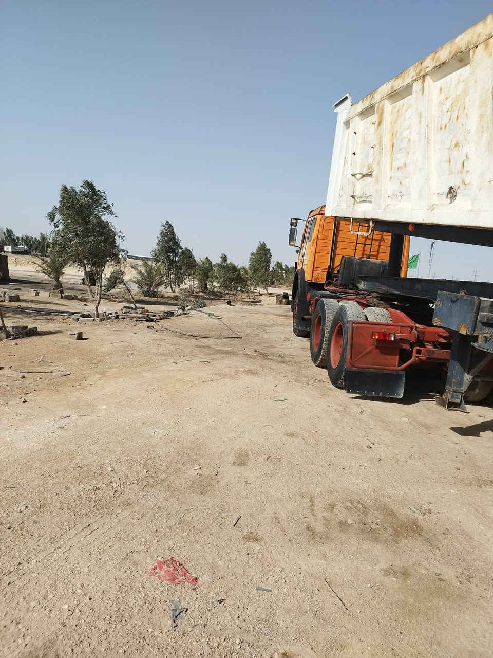 سلام عليكم سياره البيع موديل 81مكينه 28لاتنقيص ولاتبخير كير 111 عربانه علم موديل 2007 جاهزه العمل السعر 4شدات وبيه مجال***********
