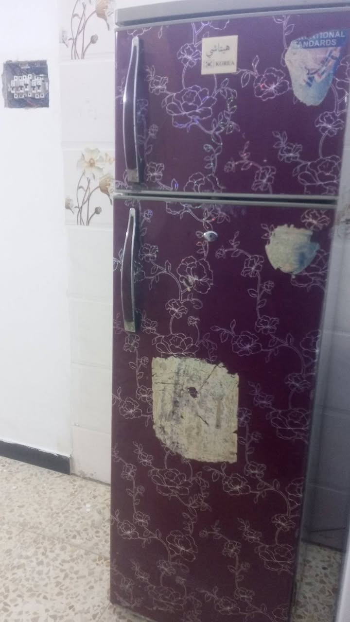 سلام عليكم عندي غراض نضيفه جداً والكاونتر جديد للبيع 
كاونتر 250وبي مجال ال بوفيه 225وبيهه مجال ثلاجه 200 والمجمده 100بس مخلصه غاز مخلصه غاز الي يريد هاذه رقم واني اجاوبك مكاني مدينه الصدر بغداد الثلاجه نضيفه كلش ‏‪***********‬‏
