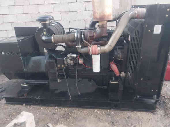 سلام عليكم عندي مولد مكينه كمنز ٢٤ ولف توليد٢٥٠ كيفي  نحاس اصلي ستفسار نتصل عله رقم ***********
