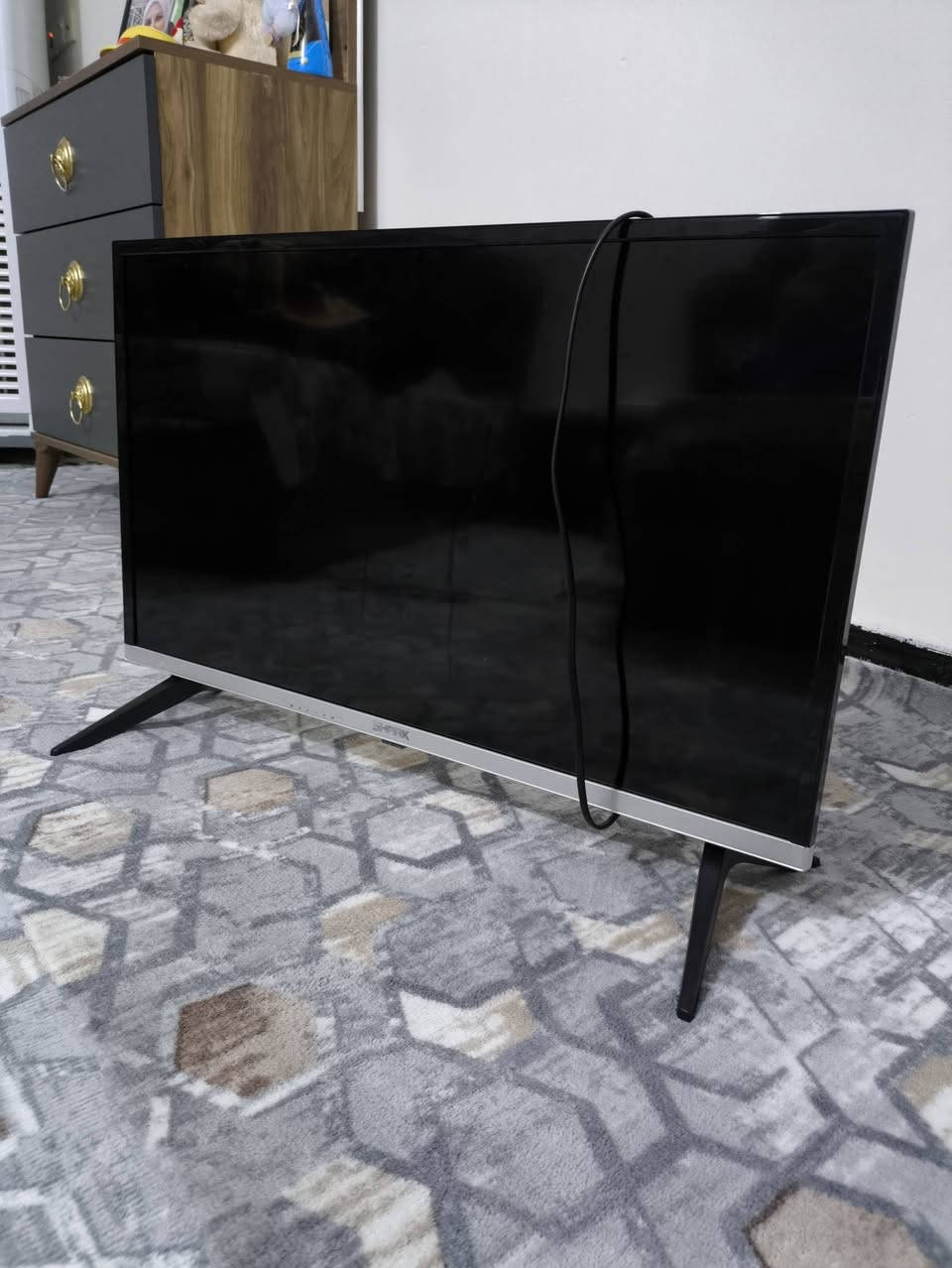 شاشة شارك
موديل 20
نضيفه جدا مال بيت 
حجم 32 انش
ذاكرة 64 كيكا 
والذاكرة العشوائية 6 كيكا
تحديث الشاشة 60HZ حقيقي
دقة FHD أيضا حقيقي
مع ريمونت جوكر 
سمارت 
يوتيوب 
سينمانا 
شاهد 
واي تطبيق يعجبك نزل واستخدم
مكان صلاح الدين / تكريت 
هـ *********** واتساب او اتصال 
الســــعر : 100,000 وبيها مجال قليل 
توصيل ما عندي
