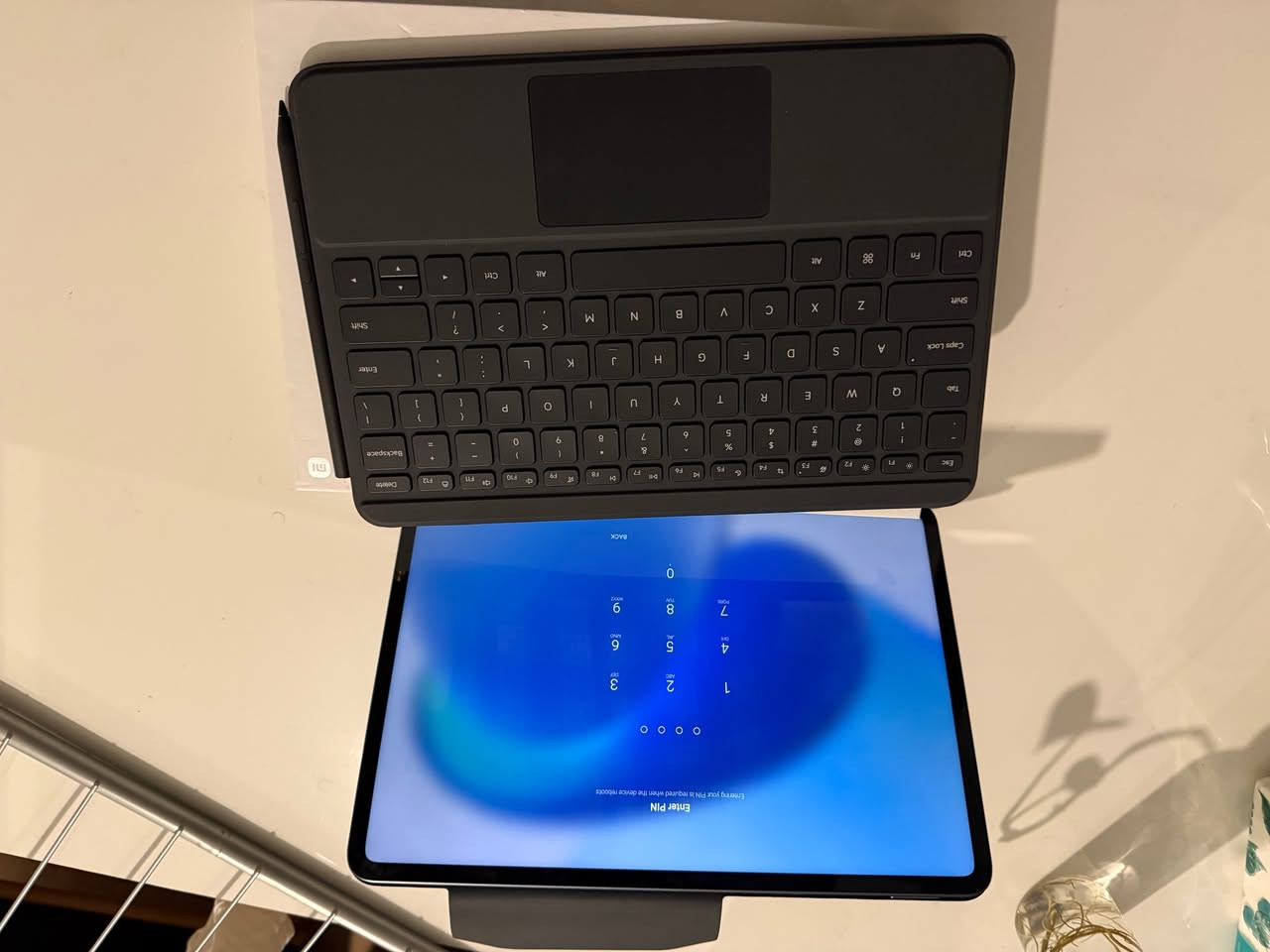 تابلت شاومي 6s pro 
نظافة 100% بدون اي ملاحظات 
وياه كفر شاومي اصلي 
كيبورد شاومي اصلي
قلم شاومي اصلي
كلهم فول نظافه وكارتونات وياهم
سعرهم سوه 720 الف
واتس ***********
