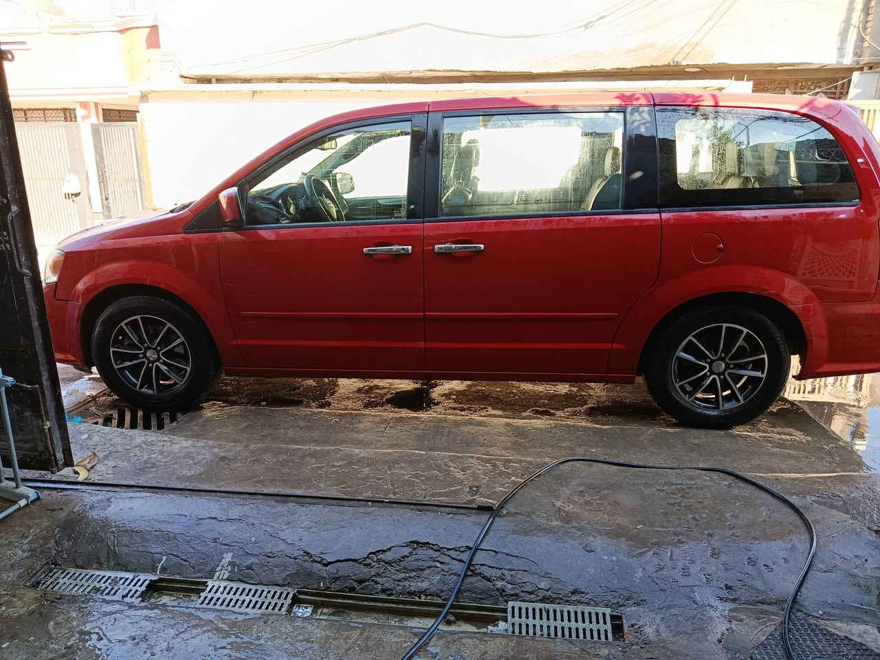 دوج كرفان2015 
بسمي تحويل مباشر
ثلاث قطع تبريد
كشنات مخمل ومغلفه جلد
تحكمات شاشه كامره 
بيبان ميكانيك
جام 6كرباء
السياره جاهزه من كلشي 
السعر145
حادثها سرقه وطاك يرباك جهت الصدر مثل ما موضح بل سونار
***********
