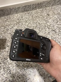 للبيع كامرة نيكون D7200 للبيع استخدام شخصي نظافته 95‎%‎ عدسته 18-140 V...