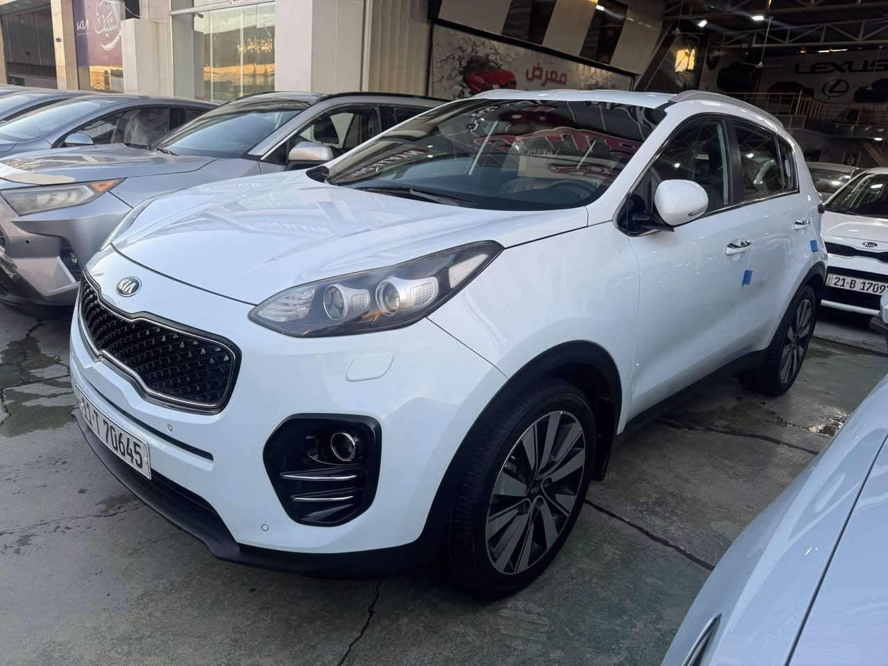 السلام عليكم
كيا سبورتج 2018 خليجي 
رقم بغداد الجديد باسمي  
محرك 2000 دوش المرغوب 
شاشة كبيرة
داخل حمصي 
مقاعد جلد بيجي
حساسات امامي خلفي 
كامره دواره  
صدر امامي خلفي جديد
تخم تاير نظيف
عليه ادامه كامله 
بولش وحمام كهربائيات السياره مناقصه اي شي 
السيارة بيها شبر بالجاملغ الخلفي بارد 
مكاني بغداد 
للاستفسار …
 ***********
