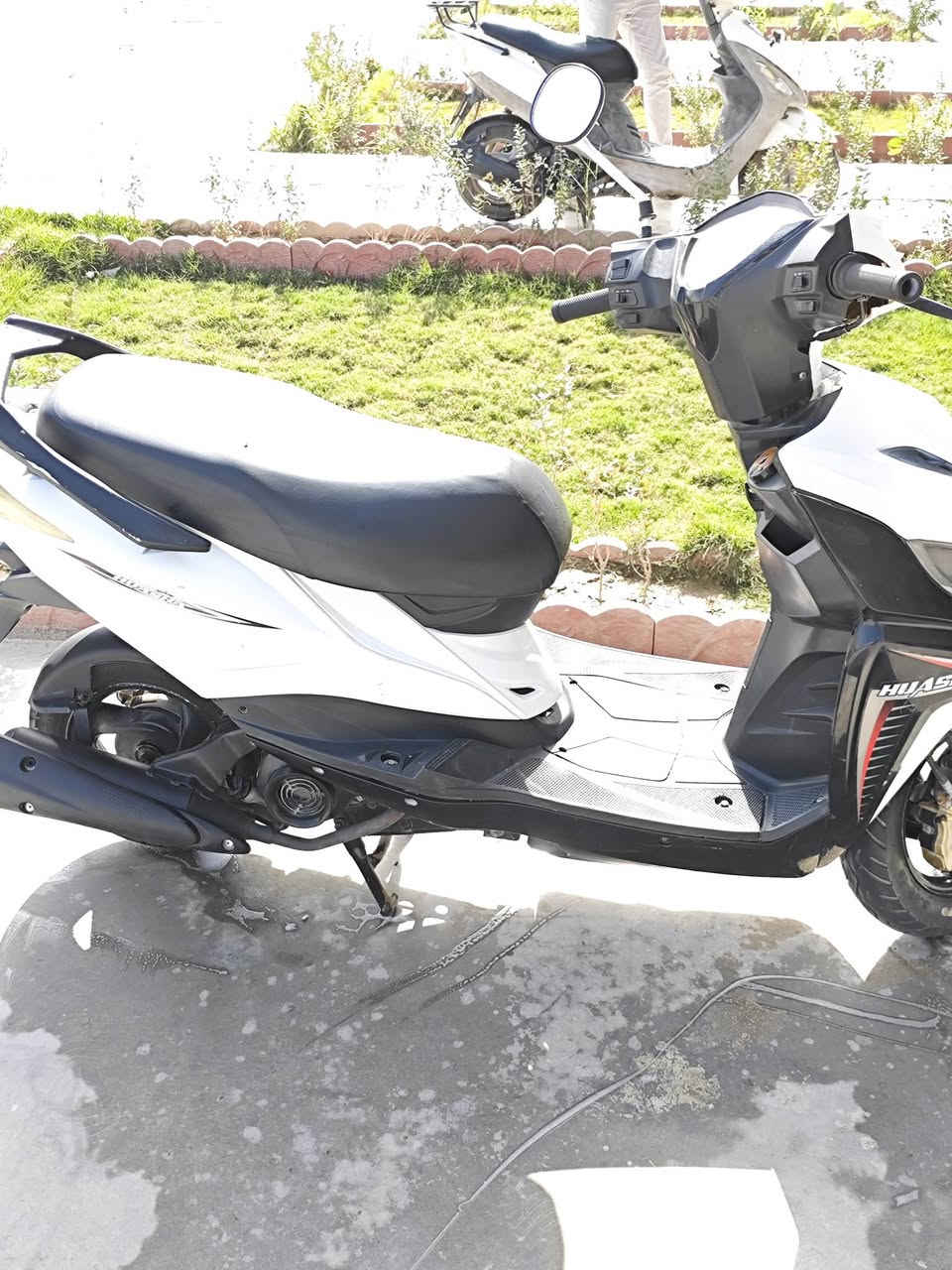 السلام عليكم (مكلف بنشر)
دراجه جامبو صيني المكينه مال ماكس بلادي مو تحوير دراجه نضيفه او كهربائيات كله شغاله سلف هندر شغال ( للمراوس فقط حسب القناعه) تواصل فقط واتساب *********** مكاني ناصريه مركز
