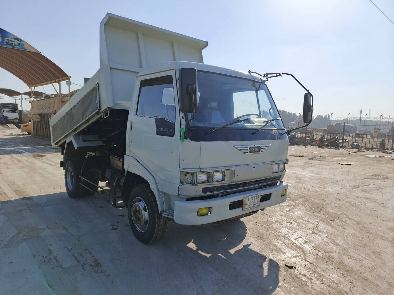 السلام عليكم هينو للبيع موديل 2000 بدي جديد شاص مكفول تخم تاير جديد مكينه علي بلاد ما مفتوح سياره مكفوله كلها***********
