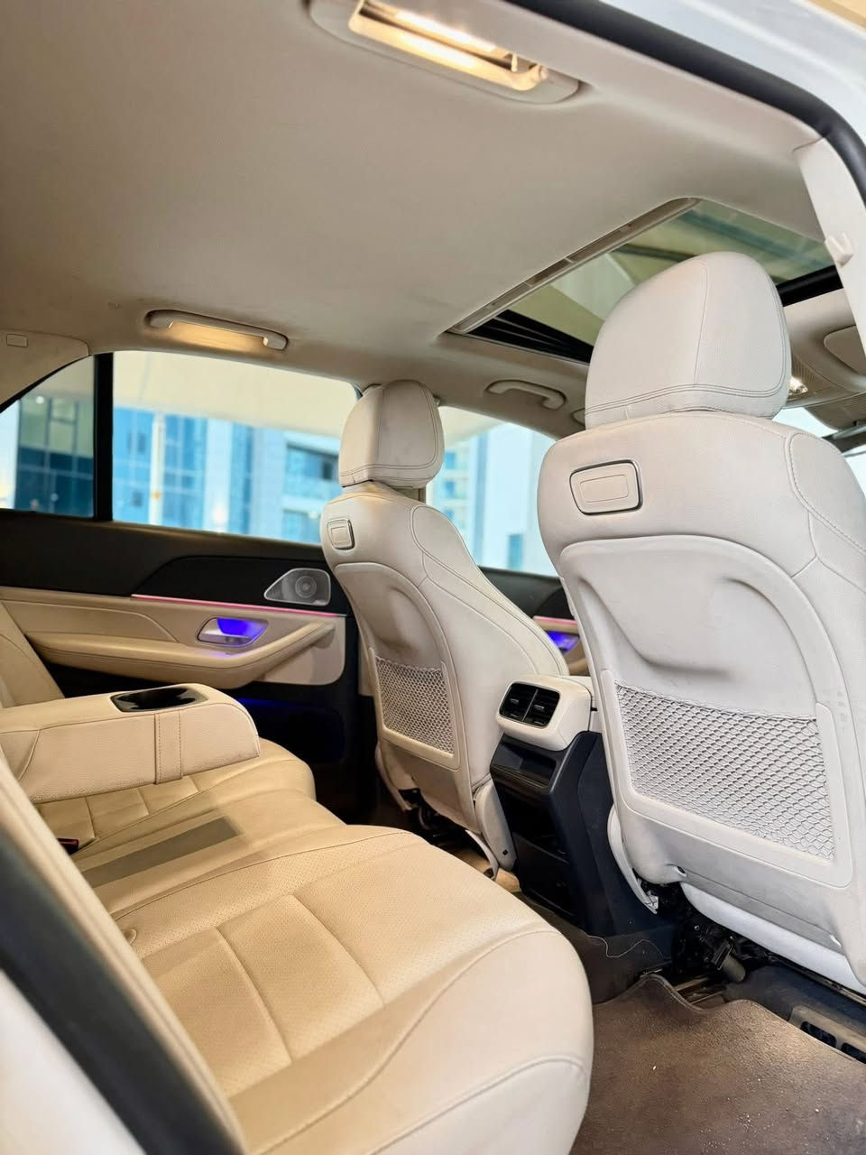 سلام عليكم مرسيدس 350  GLE
2020 موصفات 
1. فتحه سقف 
2. داخل ابيض 
3. شاشه متصله 
4. بصمه ابواب و تشغيل 
5. كشنات كهرباء + تدفئة 
6. حساسات 360 درجه 
7. سماعات بويمستر
8. صندوق كهرباء 
9. لد داخلي متغير 
10. رادارت امامي خلفي جوانب 
11. لايت متحرك مع الاستيران 
12. اتو هولد 
13. اتو بارك 
14.شاشه لمس + ماوس 
15. ماشيه 26 الف ميل
16. حادث بابين فقط مصلحات نفسهن 
17. ايرباك برده فقط مصلح 
18. رقم بغداد تحويل مباشر 
19. السعر 38500$ ورقه 
الاستفسار ***********
صور الحادث مرفقه🚘
مكان السياره بوابة العراق
