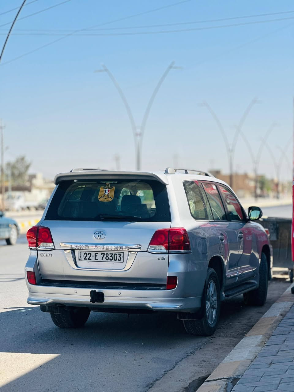 السلام عليكم / للبيع بسعر مناسب جداً/٣٧٩$ لاندكروزر خليجي/ السياره بأسمي شرط التحويل ثاني يوم مكفوله كفاله عامه حتى الدعاميت ماعدا شبر عالبارد موضح بالسونار والسونار مرفق مع الصور فول مواصفات بصمه وسلايت وكشن كهرباء/ وبعد بيها هواي مواصفات/ معروفه مواصفاتها مايحتاج اذكرها/ شرط گير ومحرك بلادي على وضع الشركه مامفتوحات وين يعجبك افحص للاستفسار وكهربائيات*********** / ***********

