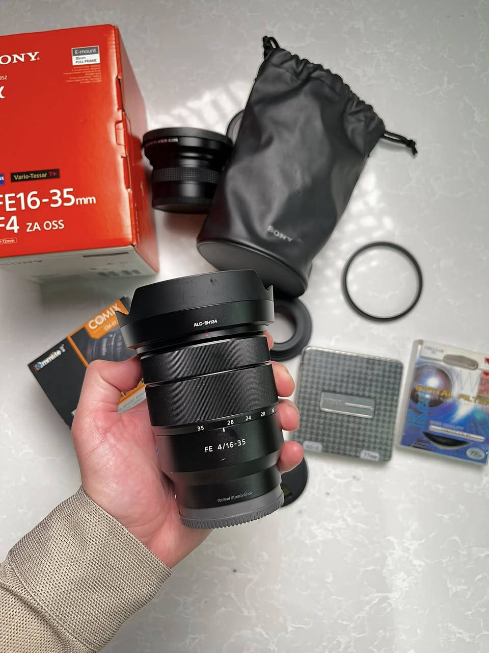 عدسة سوني 16-35 فتحة ٤
النظافة ١٠٠٪؜
وياها ادبتر للفلاتر 
وفلتر cpl
فلتر uv
فلتر nd 
وانطيك ادبتر لعدسات الكانون 
الكارتونة والغراض كاملة 
السعر 
1,100,000

مكاني المنصور الداوودي 
***********
