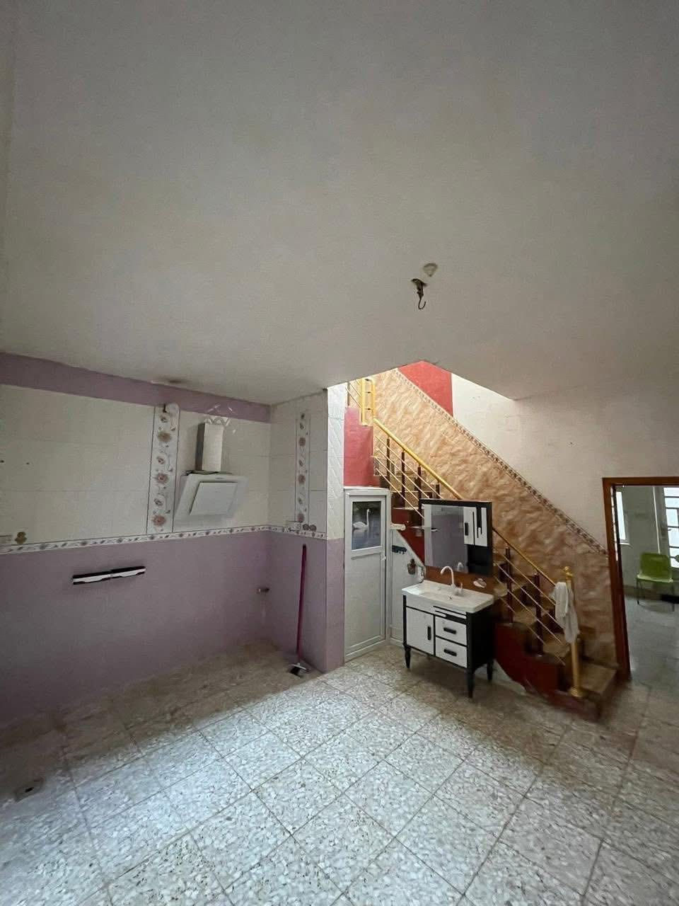 على بركة الله
بيت للبيع 

مساحة 100 م 

كربلاء - حي السلام - قرب محطة الغاضريه 

طابق ونص غرفتين نوم وحده فوك وحده جوه صاله استقبال مطبخ من ظمن الصاله كراج سياره وسطح وحمامات داخليه وخارجيه 

للاستفسار اتصل على الرقم ***********

ايضاً واتساب فعال
