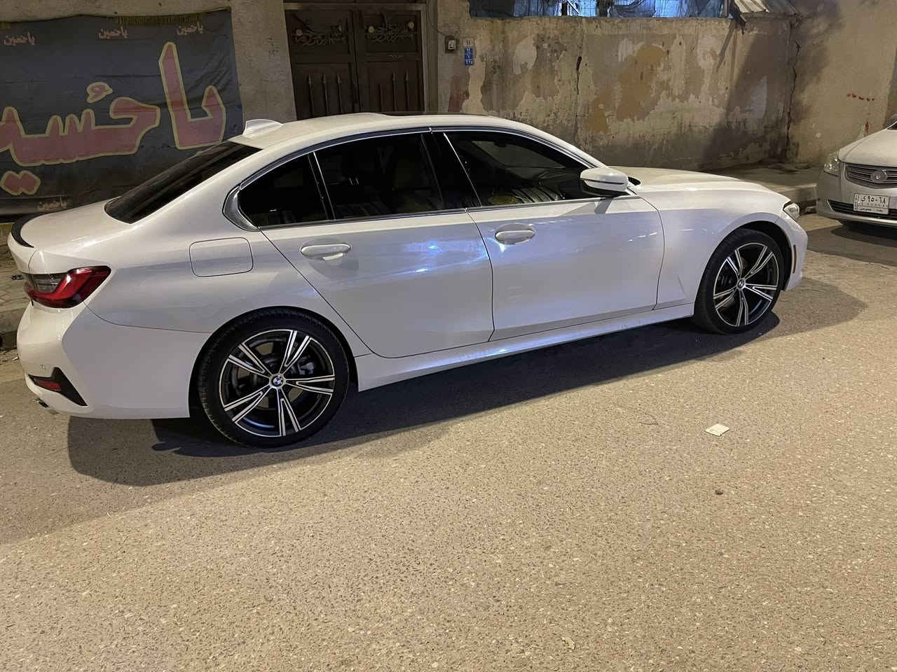 � الماركة / الموديل: BMW 330i
🔹 السنة: [22]
🔹 السعر المطلوب: [245] (قابل للتفاوض المعقول)
🔹 الممشى: [100,690 km] كم
🔹 نوع الوقود: بنزين
🔹 المحرك: 2.0 لتر تربو (أداء ممتاز واقتصاد جيد)
🔹 ناقل الحركة: أوتوماتيك
🔹 اللون الخارجي ابيض / الداخلي: [مشمشي]

✨ الحالة والمميزات:
✔️ السيارة بصيانة دورية منتظمة
✔️ حالة المحرك والجير ممتازة
✔️ بدون حوادث (أو اذكر إن كان هناك أي حادث بسيط)
✔️ جميع الخدمات والفحوصات متوفرة
✔️ [مثلاً: فتحة سقف / حساسات خلفية / كاميرا / شاشة / جلد / بلوتوث 
سيارة صفر مسج سياره رقم دهوك بسمي
الرقم ***********
