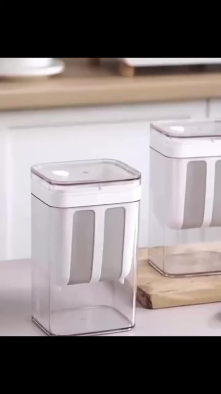 صانع اللبنة الصحي بفلتر ستانلس ستيل مزدوج – لتحضير لبنة كثيفة وطبيعية في المنزل 😍

السعر:(16,000)د.ع 

الاستخدامات

تحضير اللبنة المنزلية من الزبادي بسهولة.

تصفية الزبادي للحصول على زبادي يوناني كثيف.

فصل مصل اللبن (الشرش) لاستخدامه في الطبخ أو الشرب.

مناسب للأنظمة الصحية، الدايت، والرياضيين.

استخدام منزلي يومي بدون كهرباء أو أدوات إضافية.

المميزات

فلتر شبكي ستانلس ستيل ناعم لتصفية فعّالة بدون فقدان القوام.

تصميم داخلي مزدوج الفلترة للحصول على لبنة أكثر كثافة.

حاوية شفافة لمراقبة كمية الشرش بسهولة.

غطاء محكم يمنع الروائح داخل الثلاجة.

مصنوع من مواد آمنة للاستخدام الغذائي (Food Grade).

لا يحتاج كهرباء – يعمل بالتبريد داخل الثلاجة.

سهل الفك والتركيب والتنظيف.

مناسب للاستخدام اليومي.
.

توصيل لجميع المحافظات العراق
گەیاندن بەردەستە 

#لبن#سحور #تحضير_سهل #رمضان #ادوات_المطبخ


**إذا كنت صاحب هذا الإعلان وتريد حذفه لأي سبب، رجاءا أرسل رسالة إلى الدعم الفني**