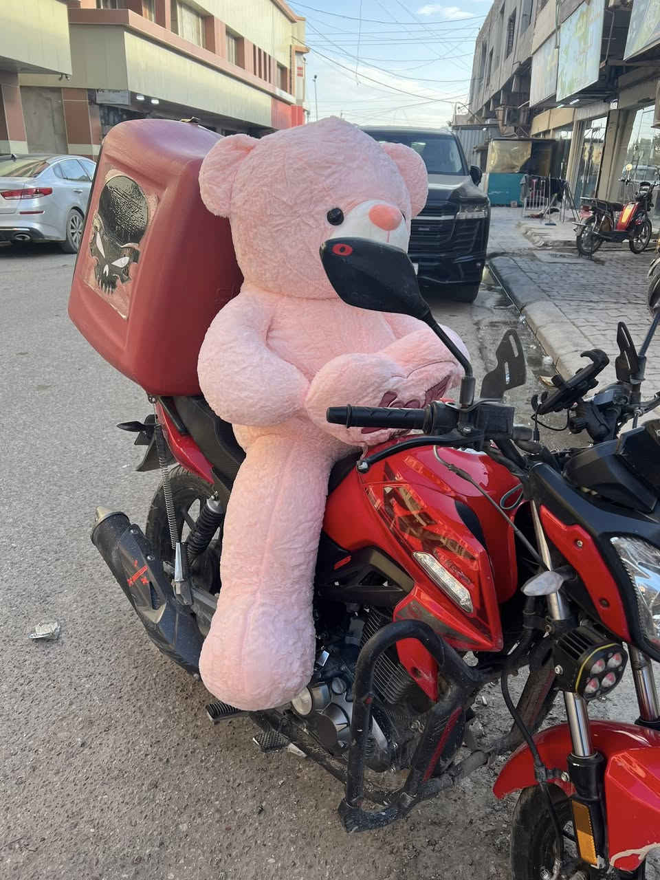 السلام عليكم دراجه rk200 للبيع موديل٢٤ مرقمه اربيل نضيفه بلاديه مكفوله نقصه باتري او ينشحن فقط محرك مكفول معروضه ب ٢٣٠٠ مليونين و تلثميه الف بيه مجال مكانه فلوجه 
***********  واتساب او اتصال فقط
