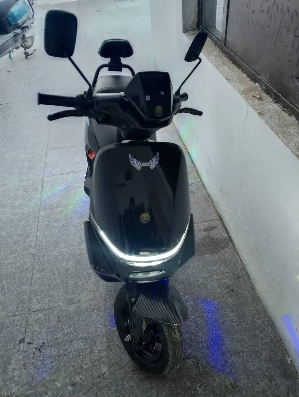 السلام عليكم دراجه شحن للبيع صار شهر من اخذناها 6 بطاريات ع الفحص دراجه جديده بعدهي السعر 700الف ثنين سويج او بصمه 7 مرات مشحونه الدراجه الخاص مفتوح او اتصال ع الرقم ***********
