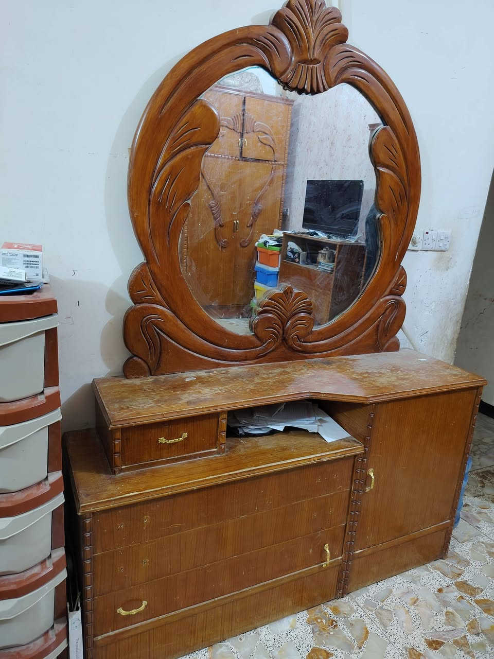 غرفة نوم للبيع و وضعها كما موضح في الصور وعليها اتربة و الأغراض غير مرتبة ترميم حاليا في البيت
والسعر مناسب اقل من 500 الف وفيها مجال
الاتصال على الرقم التالي ***********
