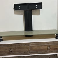 ميز تلفزيون • للبيع