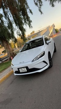 للبيع فقط  Byd سيل 5  2025  ماشيه ١٥  بيها بارد جزء  بسيط من الباب الخ...