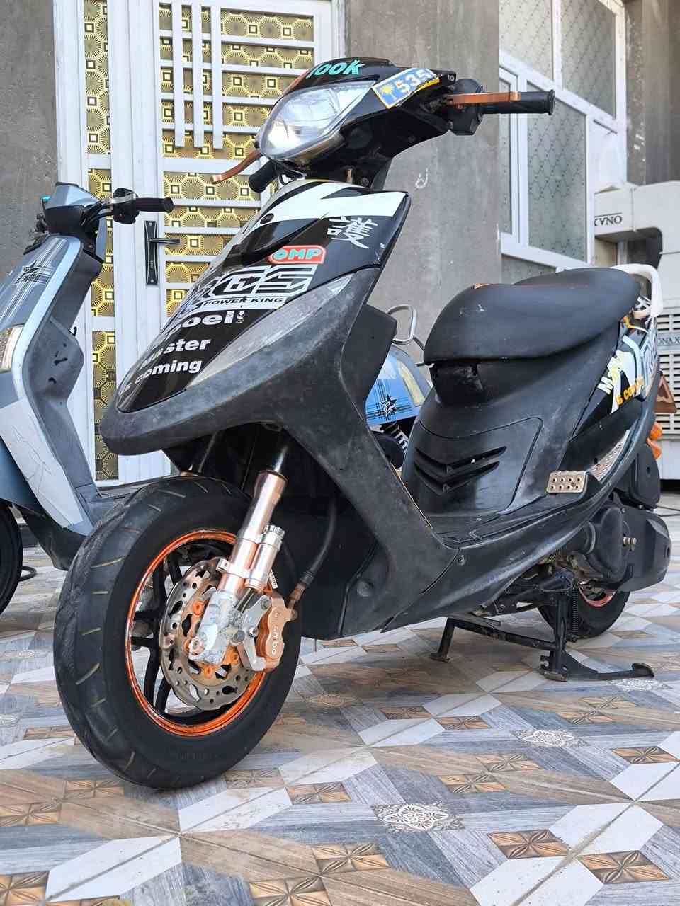 ماكس عدلة مكينة 49 ناعمة 📍

كفرات اصلي 📍

كهربائيات سلف هندر كلة شغال📍

عليها تزويد كلة اصلي TOPO📍

صالنصة توبو رياضي 📍

تايرات جدد سبوع من شادة📍 

سعرها 450 قفلها من لاخير 📍
مكان كوت ***********

